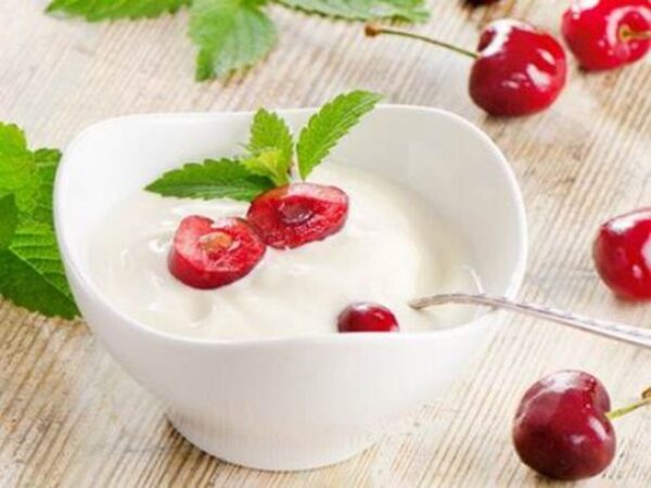 Có nên ăn sữa chua khi uống kháng sinh?