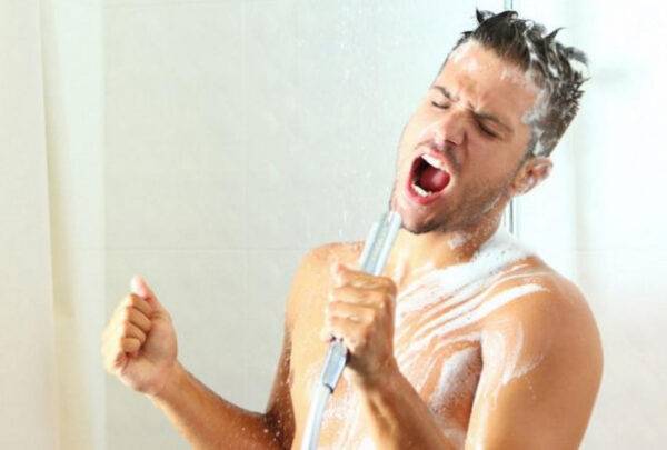 Tắm nước nóng khi trời lạnh sẽ ‘diệt’ tinh trùng, gây vô sinh?
