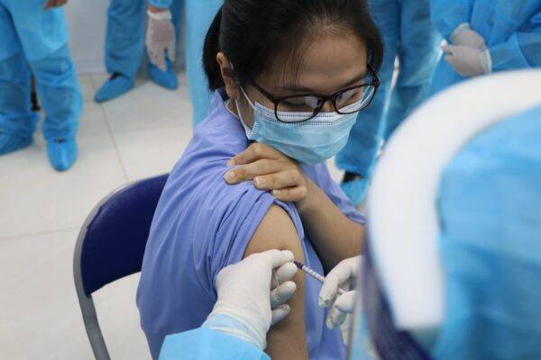 Hơn 55.000 người Việt tiêm chủng vaccine COVID-19 an toàn