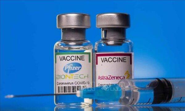 Chuyên gia lý giải vì sao mũi 1 tiêm vaccine AstraZeneca, mũi 2 lại Pfizer